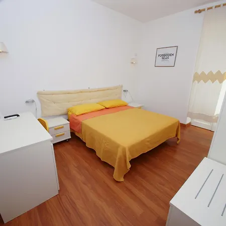 The Whale Альгеро