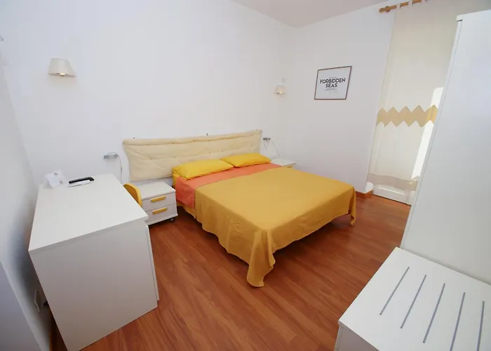 The Whale Альгеро